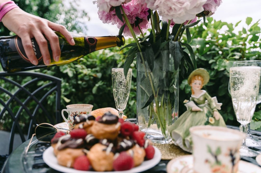 champagne avec dessert et café